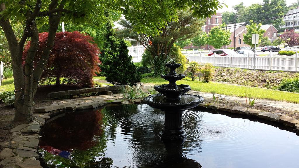 The Country Inn Of Berkeley Springs Exterior photo
