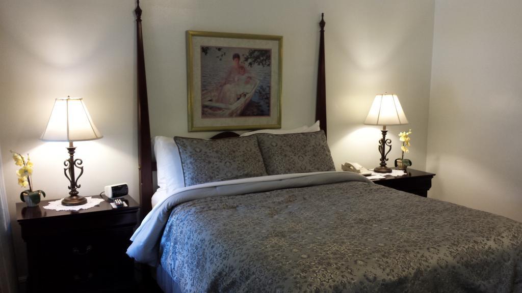 The Country Inn Of Berkeley Springs Room photo