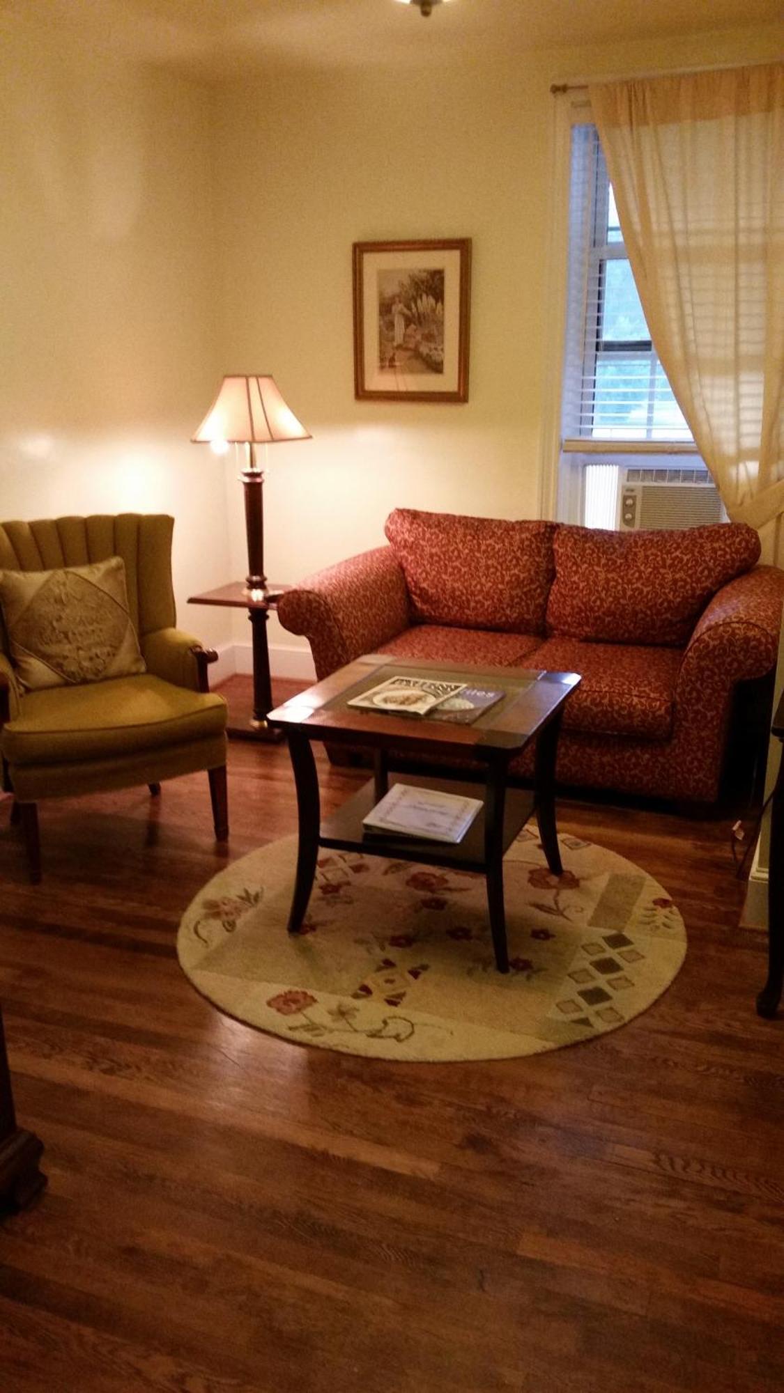 The Country Inn Of Berkeley Springs Room photo